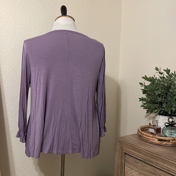 Women’s Top - Picture 5 of 7